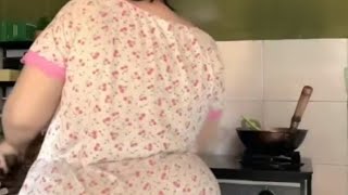 Making Bunda Esti's Sambal Recipe