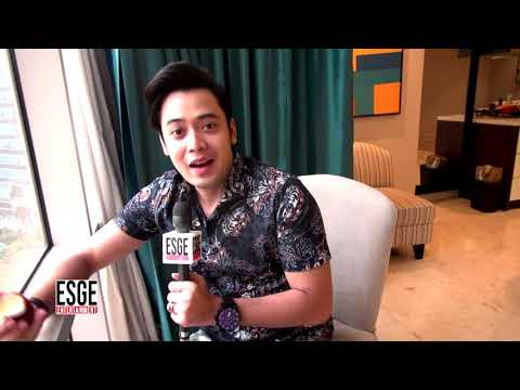 KRISS HATTA NIKMATI KASUR EMPUK DI HOTEL MEWAH