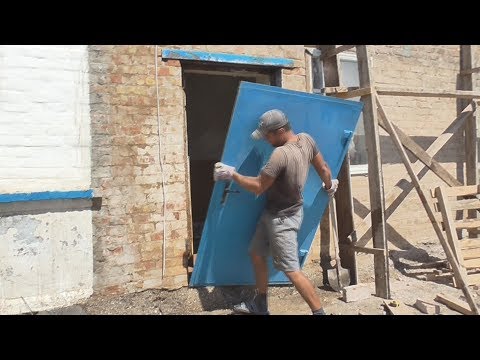 Стройка.Установка двери.