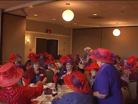 Video: Red Hat Society için kaç yaşında olmalısın?