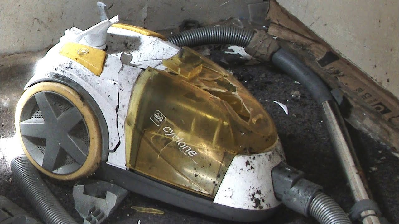 Smashing an Air Flo OP2010-Y Cyclone Vacuum Cleaner