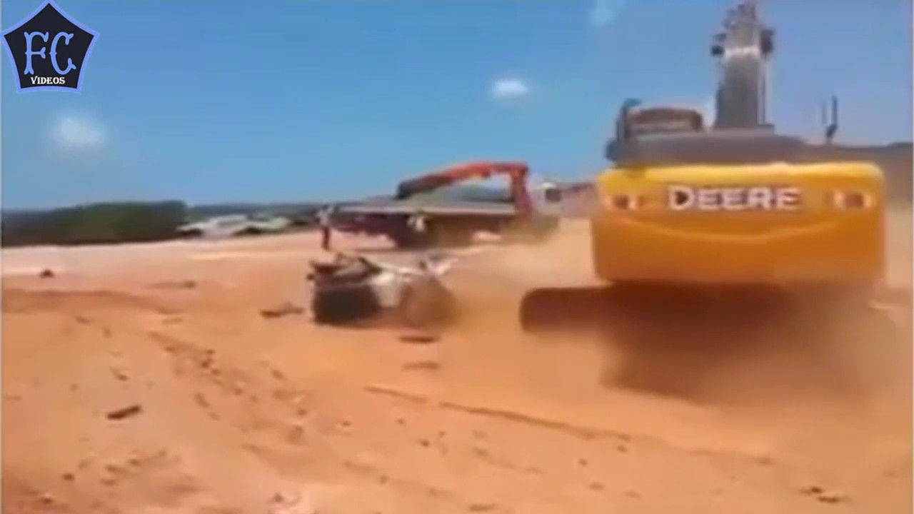 excavator stuck in mud, construction trucks accidents, excavator and