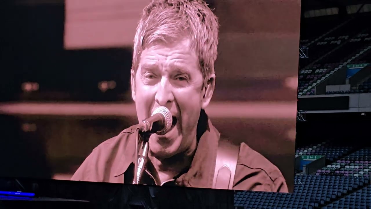 Oasis Edinburgh 8/8/25  Half the world away