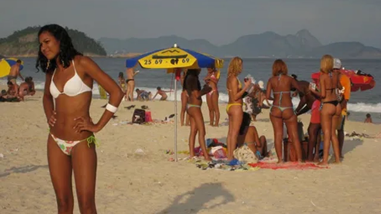 WOW 😍 Leblon’s Soft Sunset Light Makes This Walk Feel Weightless 🌅