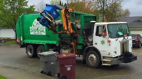Autocar WX64 - Labrie Cool Hand 60/40 Garbage Truck: North Bay Corporation