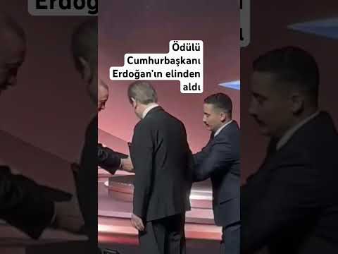 Ahmet Özhan ödülünü