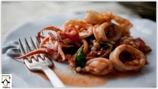 Как приготовить кальмары вкусно.Кальмары тушенные с луком Как приготовить кальмары вкусно.Кальмары тушенные с луком