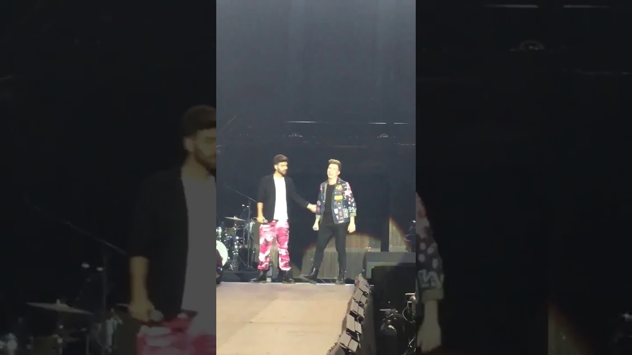 El Beso de Raoul y Agoney en el Palau Sant Jordi 3-3-18 huggies