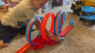 Unboxing a new loop madness hot wheel set with 4 new cars!!!
