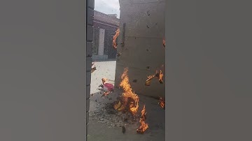 Bí ẩn cơn lốc xoáy từ đống vàng mã đang cháy