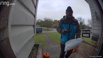 Dancing Delivery Driver Brings Joy Along With Packages || ViralHog