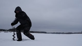 Бешеный клев уклейки на Можайке в ураган | Коты-гопники отжали весь улов | Нива закопалась в сугроб