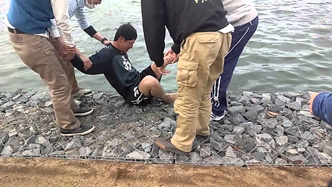 神栖市の花見で神之池に投げられました Youtube