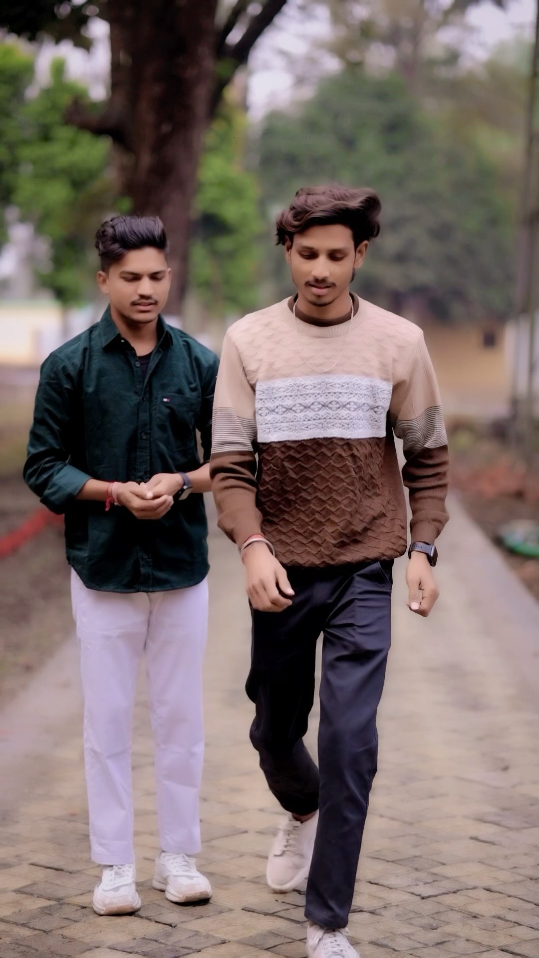 Bo ladki Dekh kitni Pyaari hai