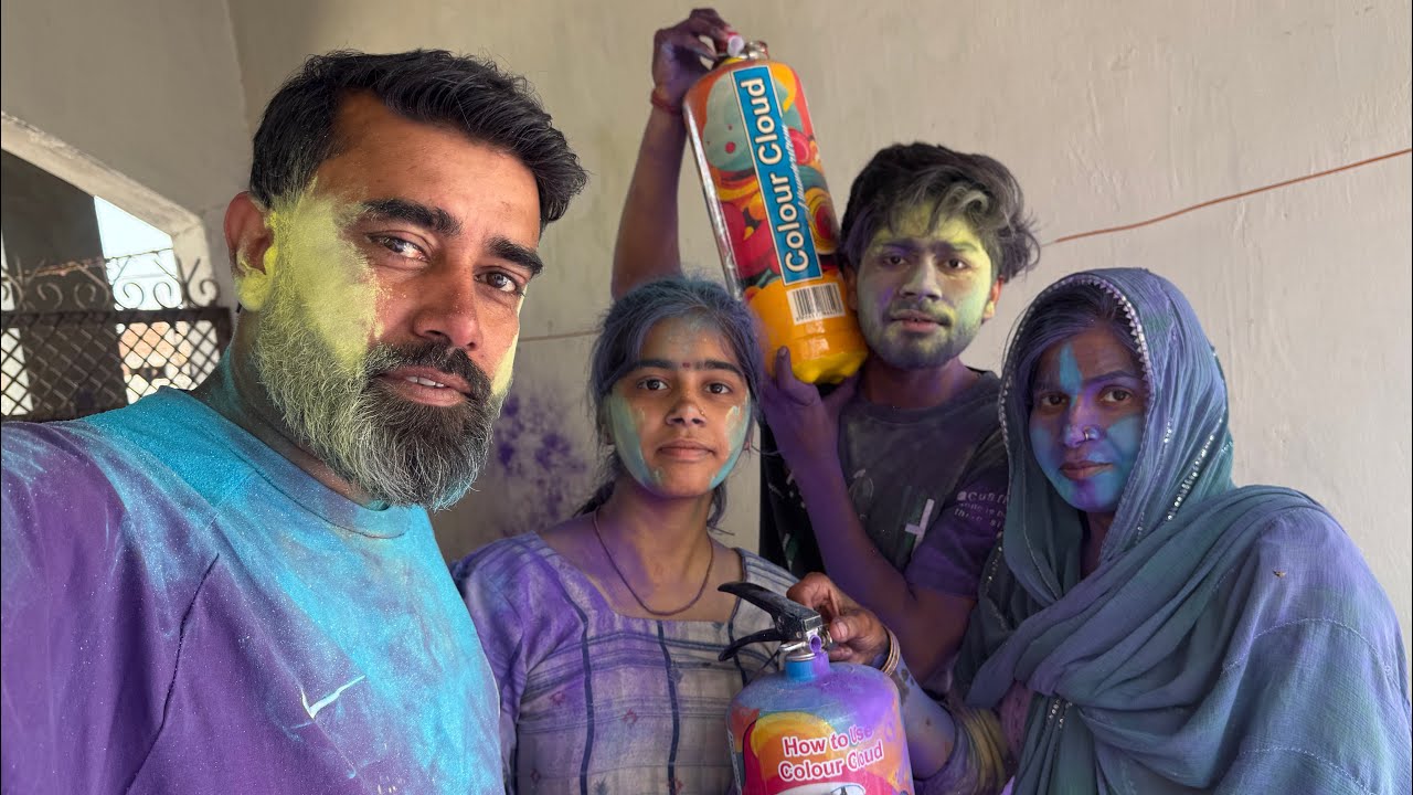 Family Ka￼ Saath Manayi Holi  ￼