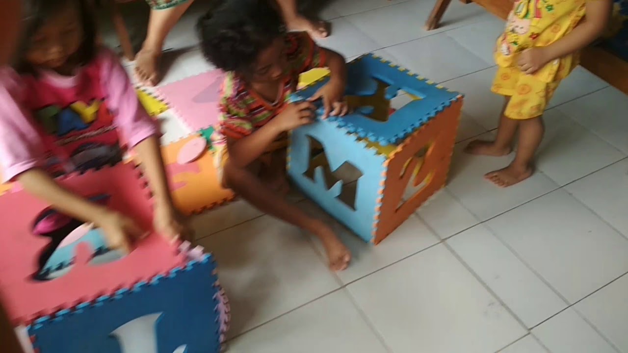 Bermain di rumah teman - YouTube