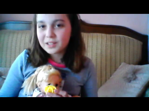 თოჯინა ნიცა.მარის თოჯინა ტირის მარი მას უკეთებს საჭმელს.ნიცა იცინის.სახალისო ვიდეო