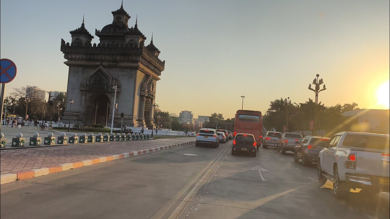 Laos ນະຄອນຫລວງວຽງຈັນຍາມແລງ นครหลวงเวียงจันทน์ยามแลง #เที่ยวลาว 