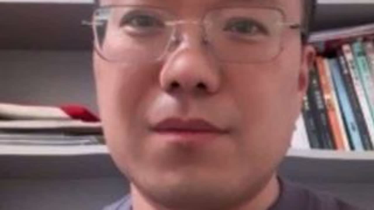 一场村晚，挖掘了本土能人，丰富了咱农村人的精神文化生活；一场村晚，点亮了乡村烟火，让非遗扎根沃土，让文旅融合发展；一场村晚，暖了民心、聚了乡情，更给乡村振兴添足了动力！华阴村晚，加油！#华阴村晚...