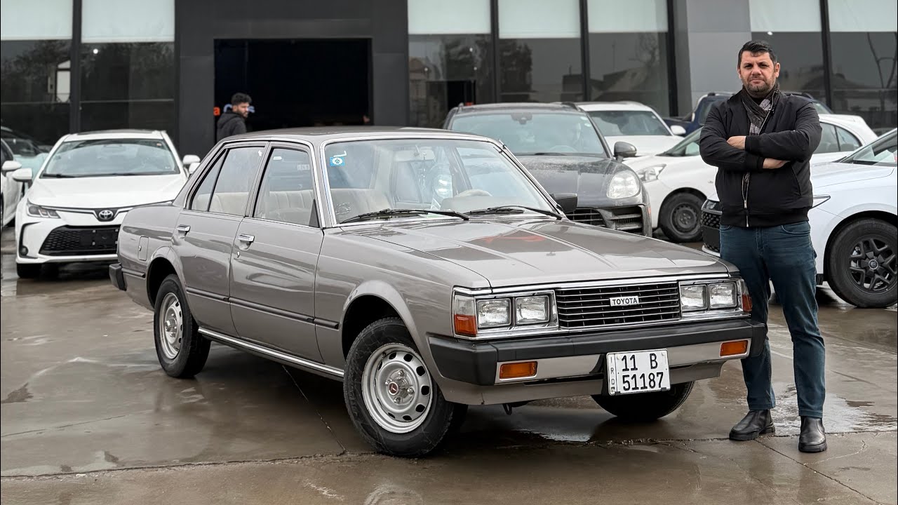  1982 تويوتا كرونا سيارة جديدة ماشي ٣٨ الف كم سيارة باقي بحالة وكالة 