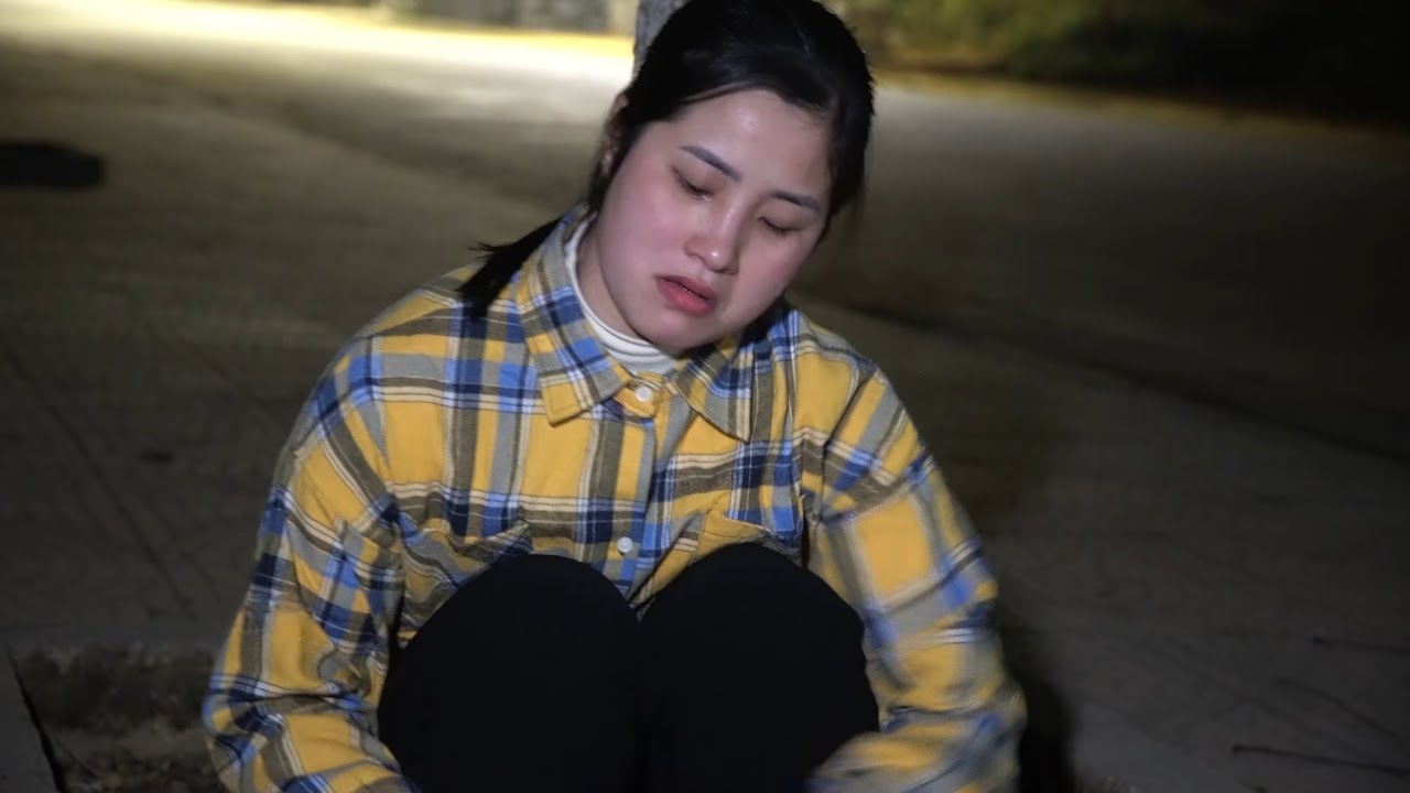 Генеральный директор Куанг занят работой. Злая старушка украла позицию Линды в сфере продаж.