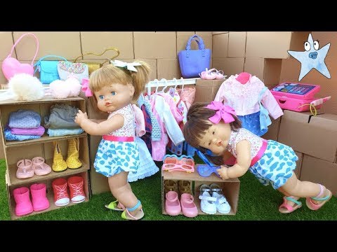 Condición A tientas vehículo Ani y Ona juegan en su tienda de cartón y estrenan mucha ropa nueva -  YouTube