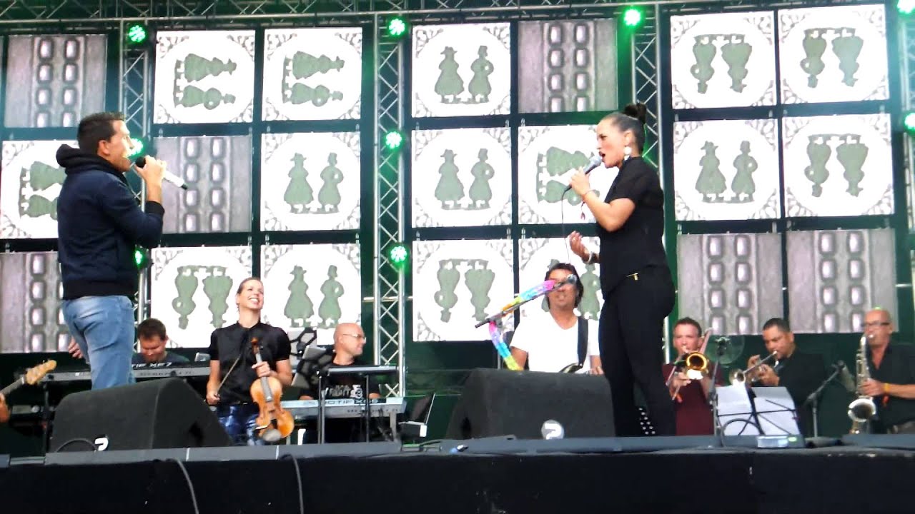 Jan Smit met achtergrondzangeres Lesley Tuintje in mijn hart - YouTube