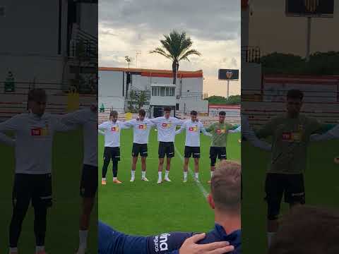 🦇 La plantilla del VCF Mestalla guarda un minuto de silencio en memoria de las víctimas de la DANA