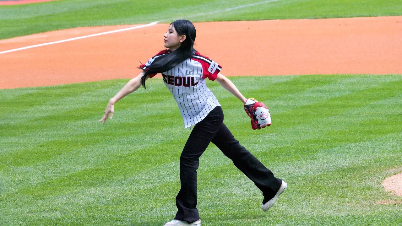 230430 시구하는 미연 MIYEON 여자아이들 GIDLE 4K 60P 직캠 @잠실 야구장 by DaftTaengk