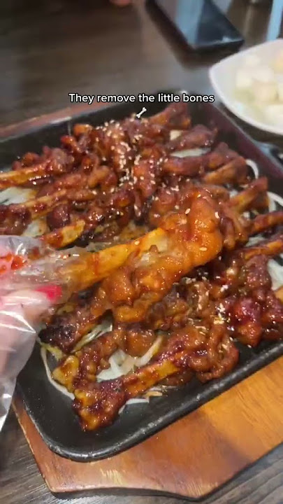 Have you tried spicy stir fry chicken feet before? It’s a Korean style street food called Dakbal! 😍