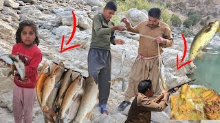 ¡Aventura en plena naturaleza! Vida nómada y pesca en el caudaloso río ⛰️🔥