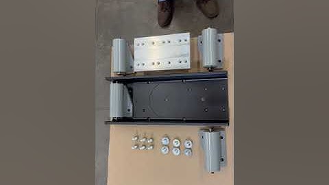 Assembling flexural device for testing six inch concrete beams