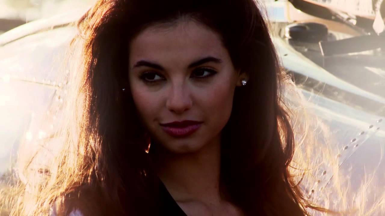 Cannella - Backstage P/E 2013 con Francesca Chillemi - YouTube