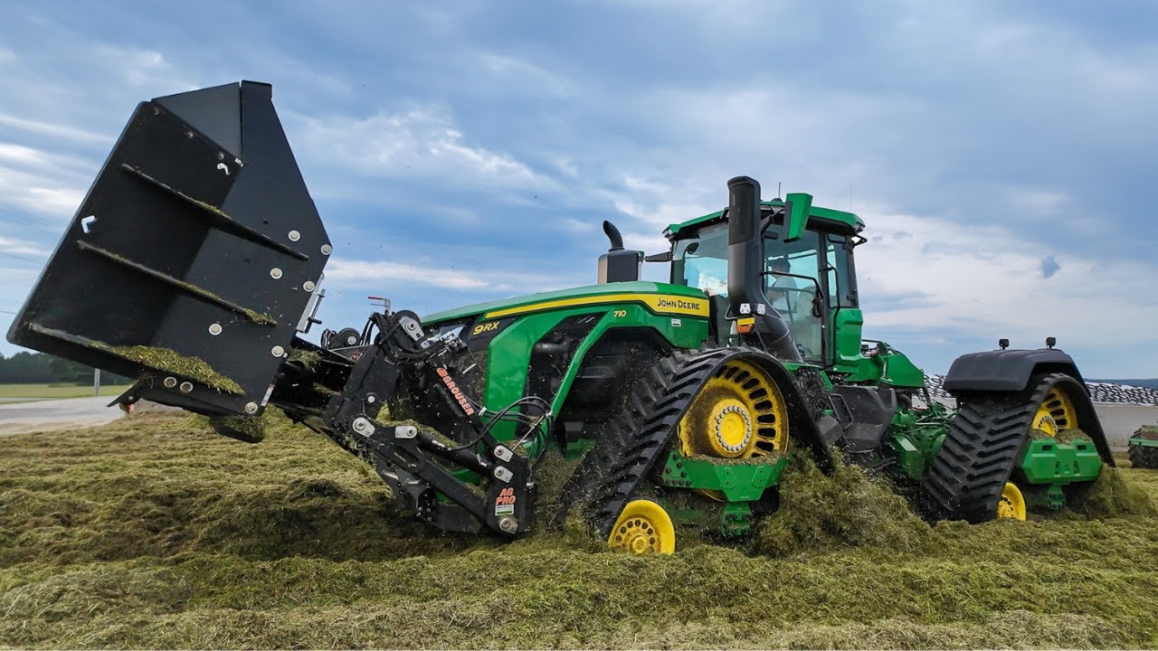 One of Deere's BIGGEST Tractors PUSHING SILAGE!