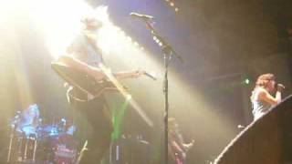 The Donnas - Fall Behind Me [live]