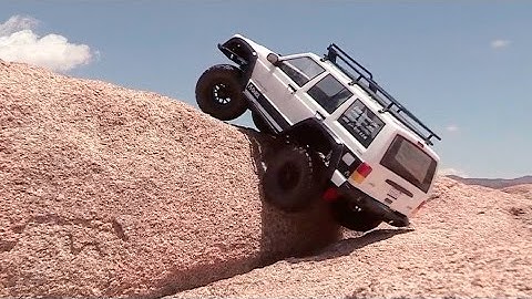 Axial AX90046 SCX10™ II 2000 Jeep® Cherokee 1/10th Scale Electric 4WD – Kit
