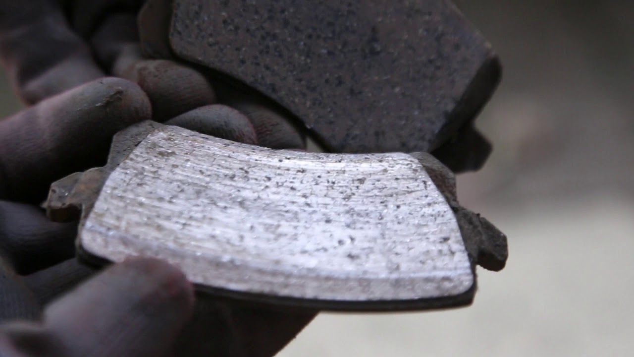 VW Passat Rear Brake pad replacementHow to Fit new pads to 20052011 model B6 w/ Electric