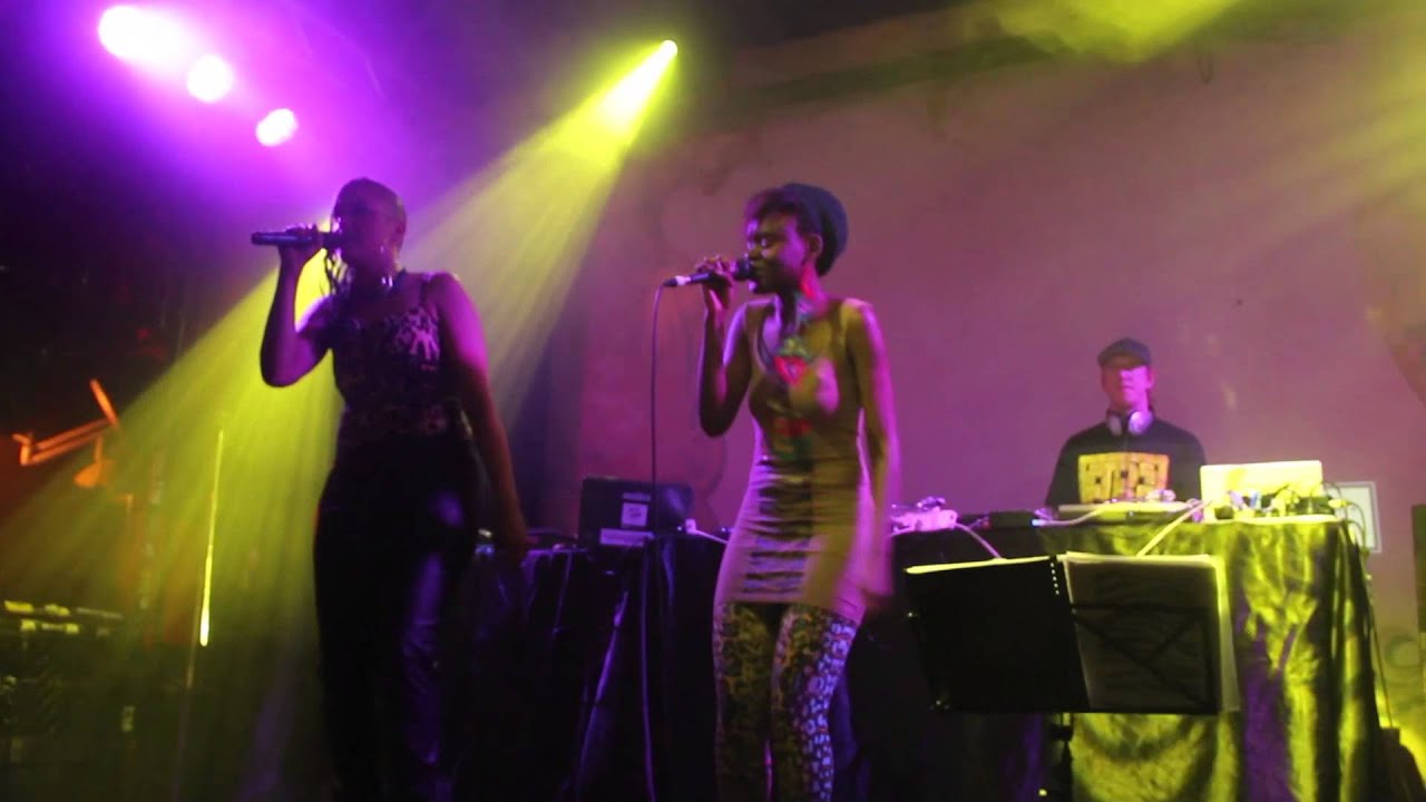 Muma Doesa - Ms Fortune (Live at Revovler)