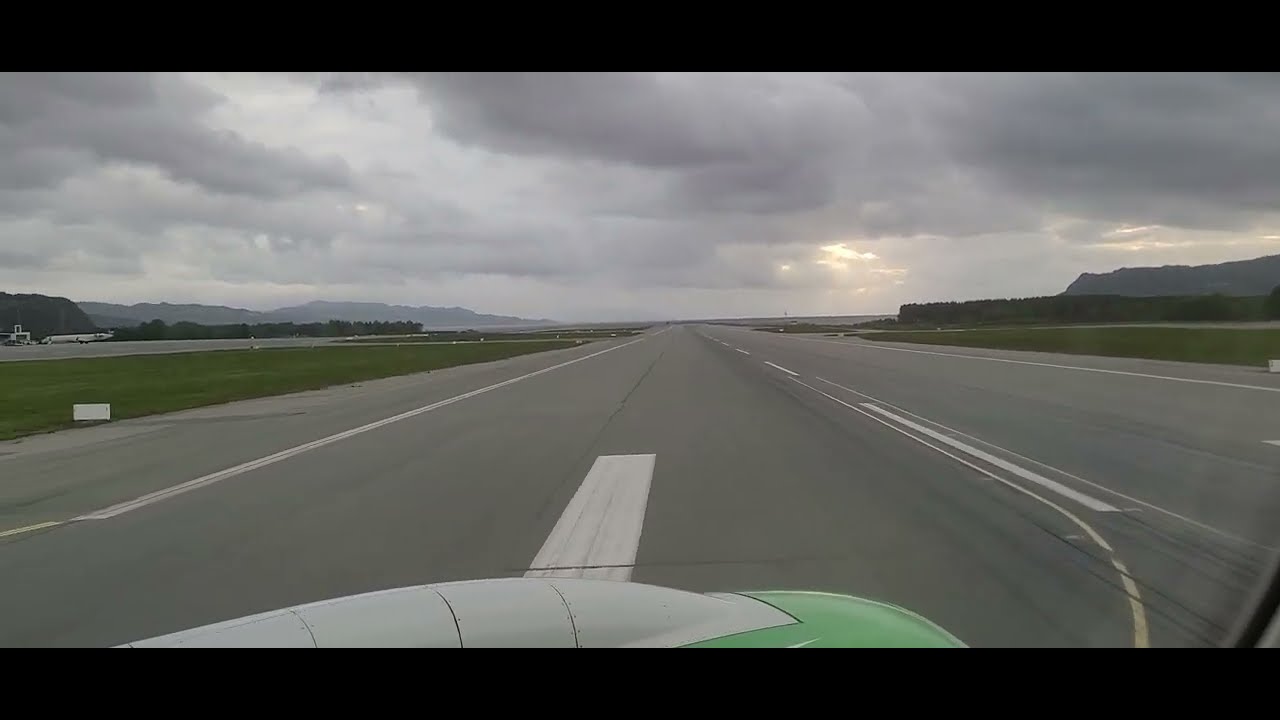 Widerøe E190-E2 Taking Off from Trondheim on a cloudy day
