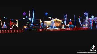 This house in my town Waldoboro maine decorates good every year (Check Description)