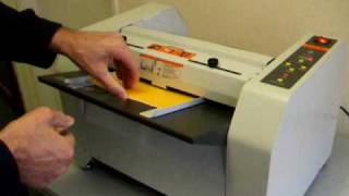 Electric booklet maker