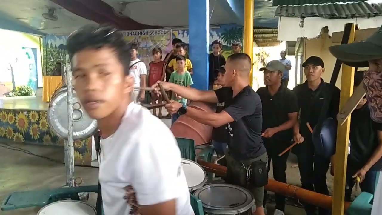 nyaba su kina pag alumni na group of musicians😅