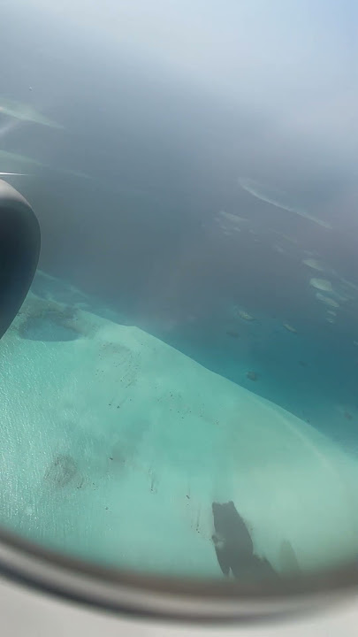 When the window seat is totally worth it #maldives #maldivesdiaries #vacation #foreigntravel