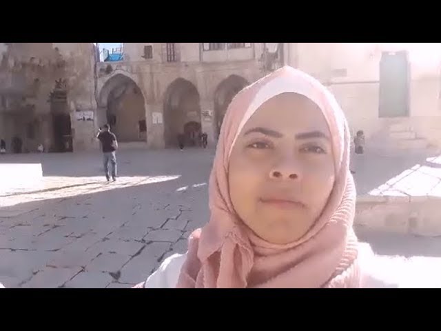 المسائية.. صحفية أصيبت في مسيرات العودة تنشر مقطعا لها وهي تدخل الأقصى