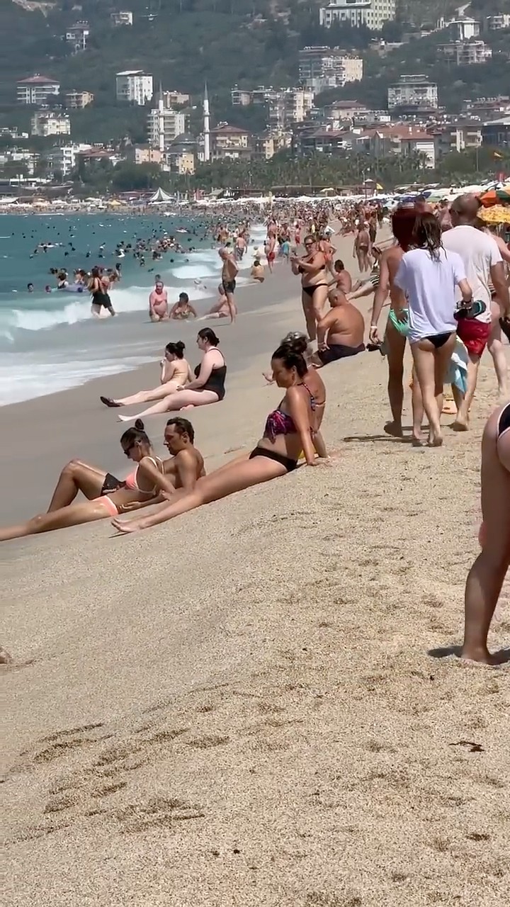 ?? Cleopatra Beach A Hot Day at