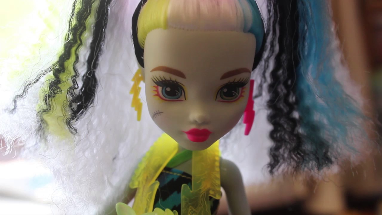 ⁣Кукла Monster High Фрэнки Штейн Электризованные обзор