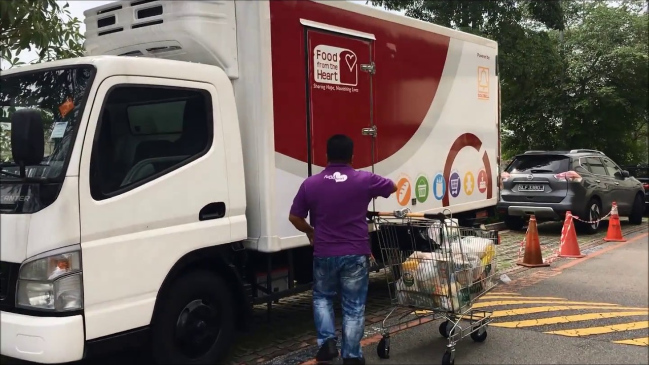 Food Donation at Giant Singapore (Happening again in 2018) YouTube
