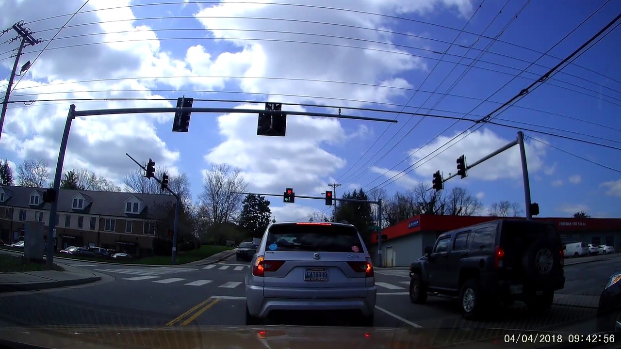 Blatantly running a red light - YouTube