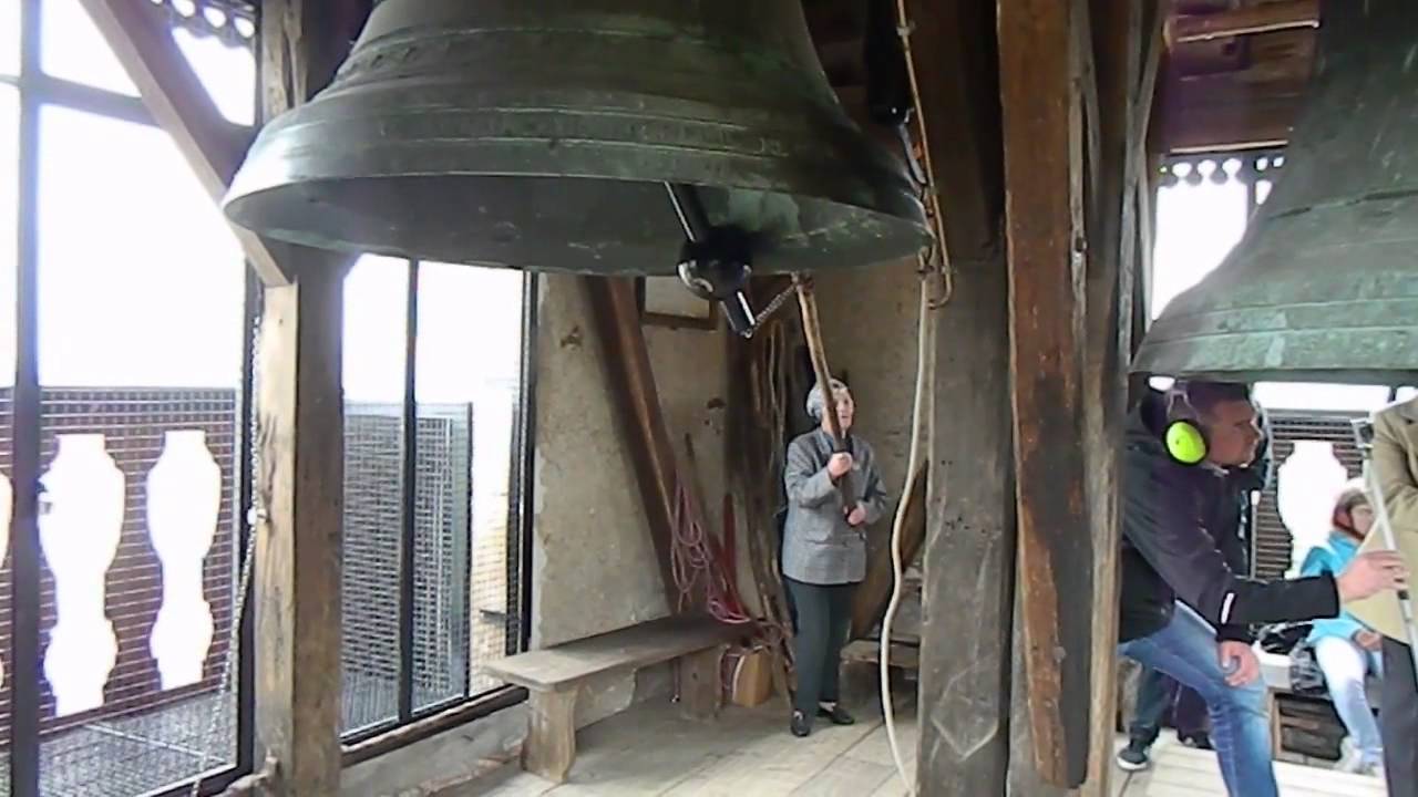 Pritrkavanje v farni cerkvi sv. Mihaela v Mengšu