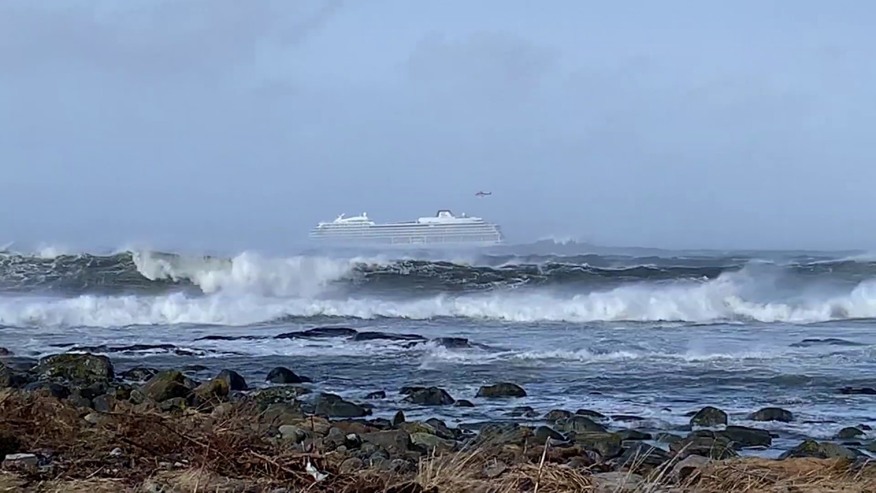 MS Viking Sky - into the storm in Norway